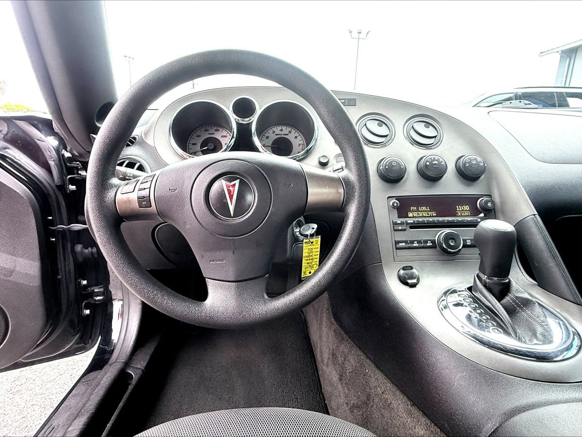 Used 2006 Pontiac Solstice Convertible w/ Power Package RWD image 10
