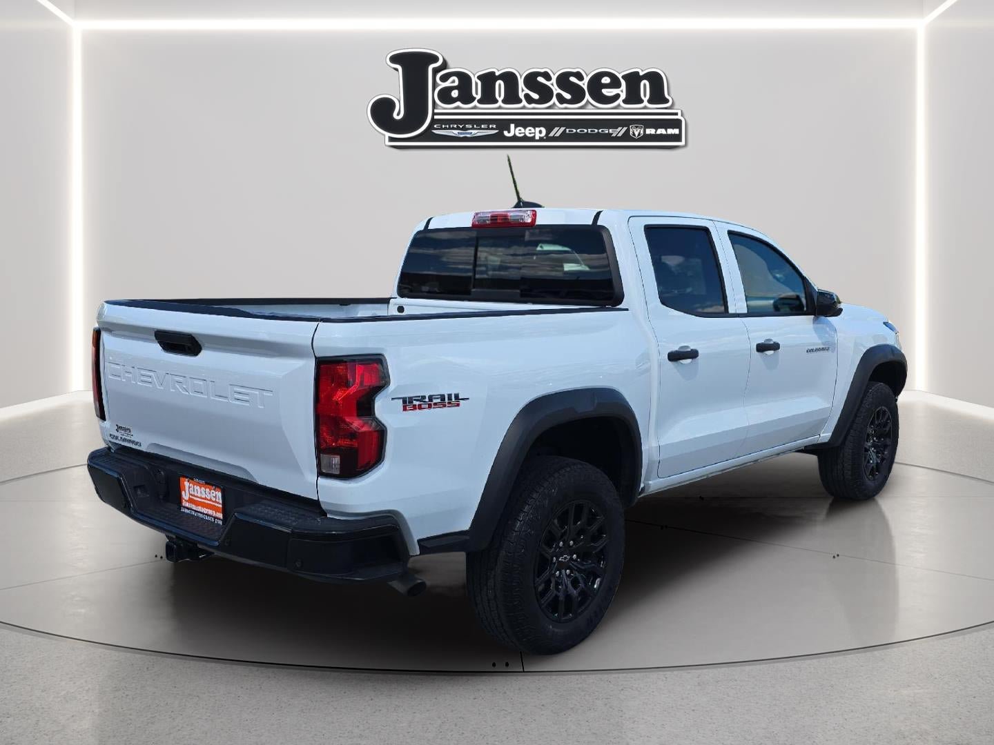 Used 2024 Chevrolet Colorado Trail Boss w/ Technology Package AWD/4WD image 5