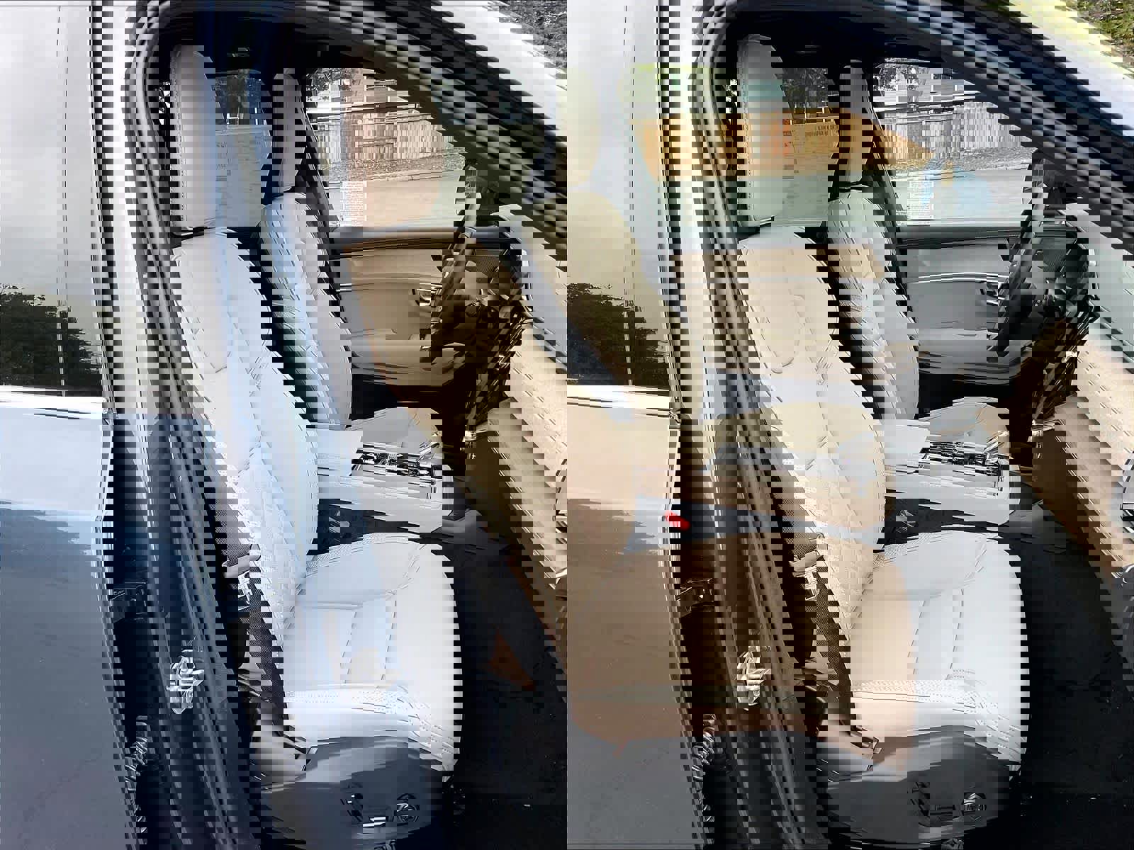 New 2026 Volvo XC90 B6 Plus w/ Protection Package Premier image 32