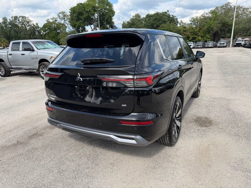 Used 2025 Mitsubishi Outlander SE AWD/4WD image 6