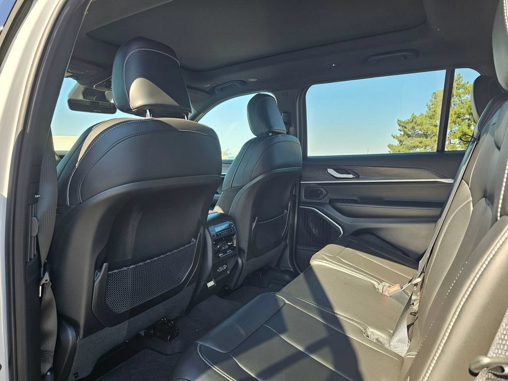 New 2025 Jeep Grand Cherokee L Limited w/ Black Appearance Package AWD/4WD image 12