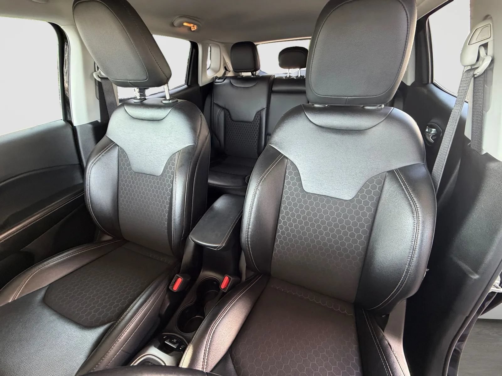 Used 2021 Jeep Compass Latitude w/ Driver Assistance Group AWD/4WD image 13