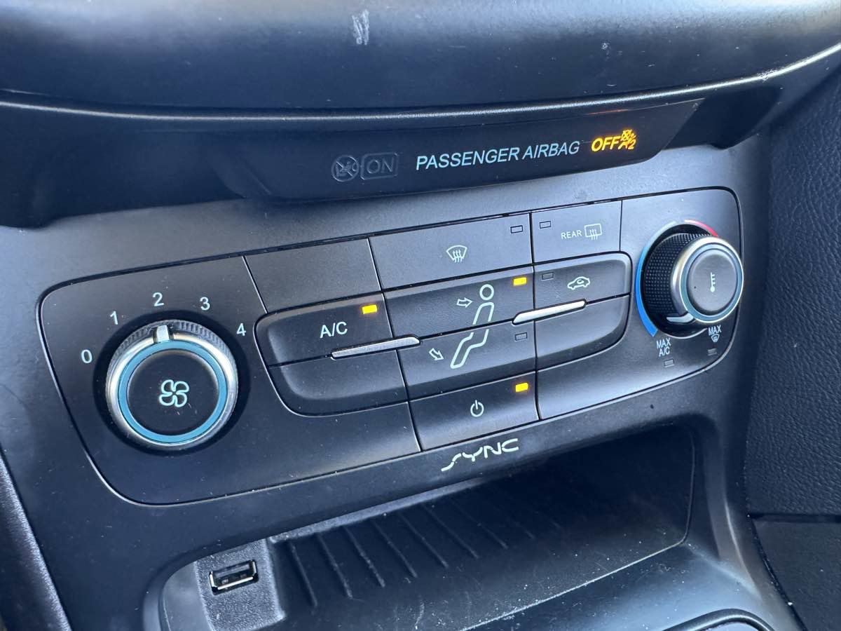 Used 2017 Ford Focus SE FWD image 27