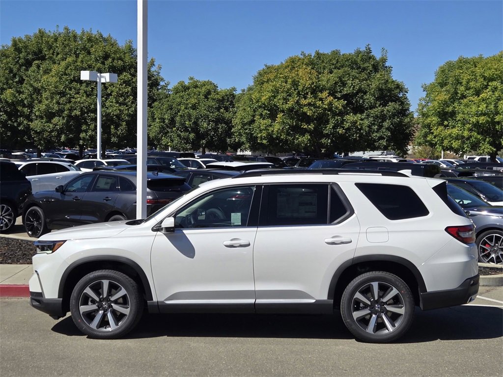 New 2025 Honda Pilot Touring image 7