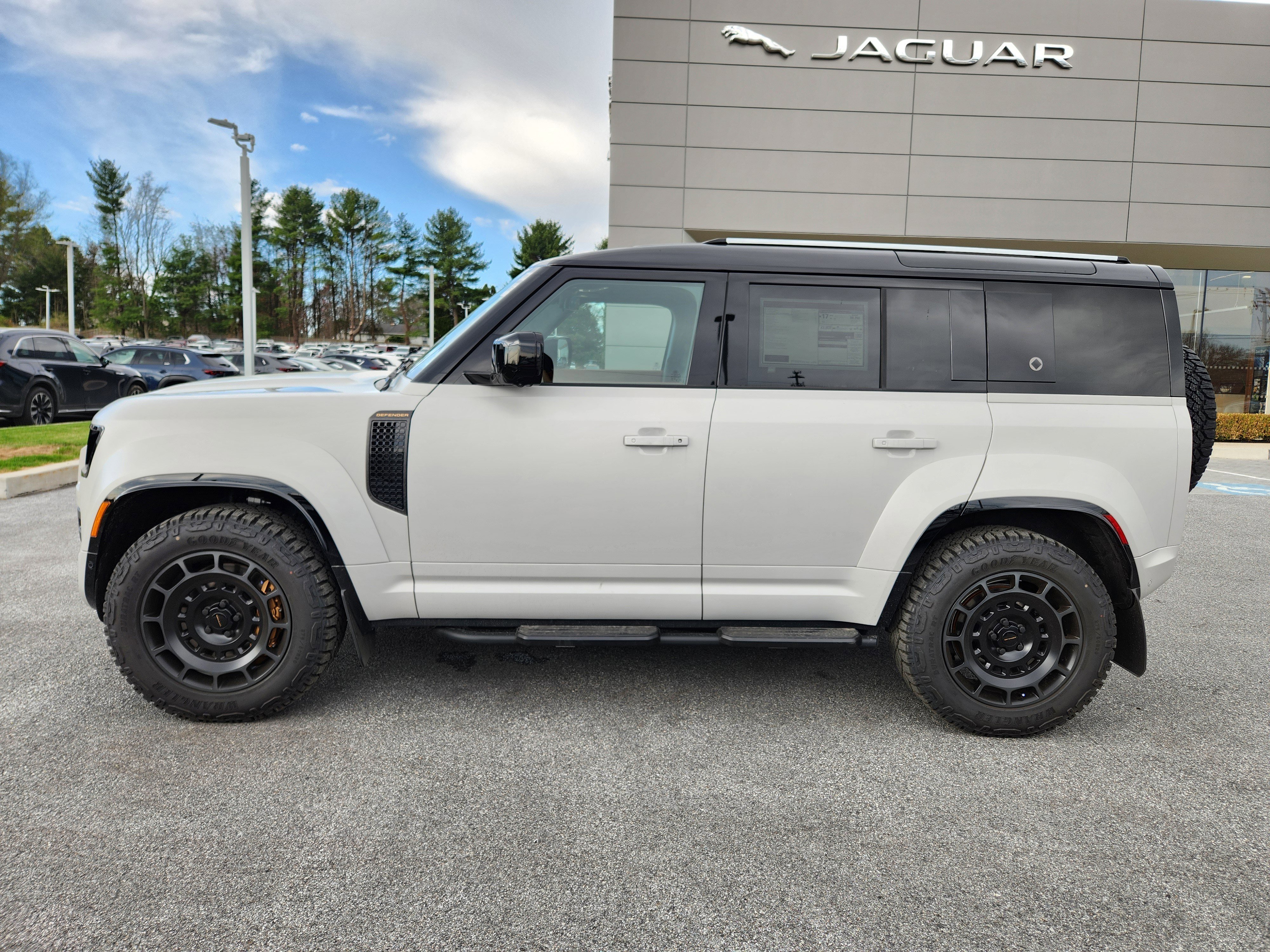 New 2026 Land Rover Defender 110 OCTA image 5