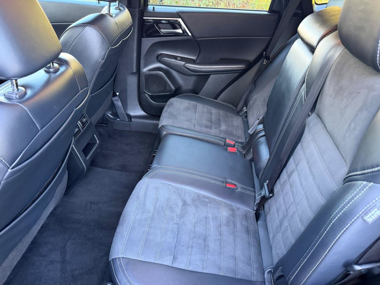 Used 2024 Mitsubishi Outlander SE FWD image 19