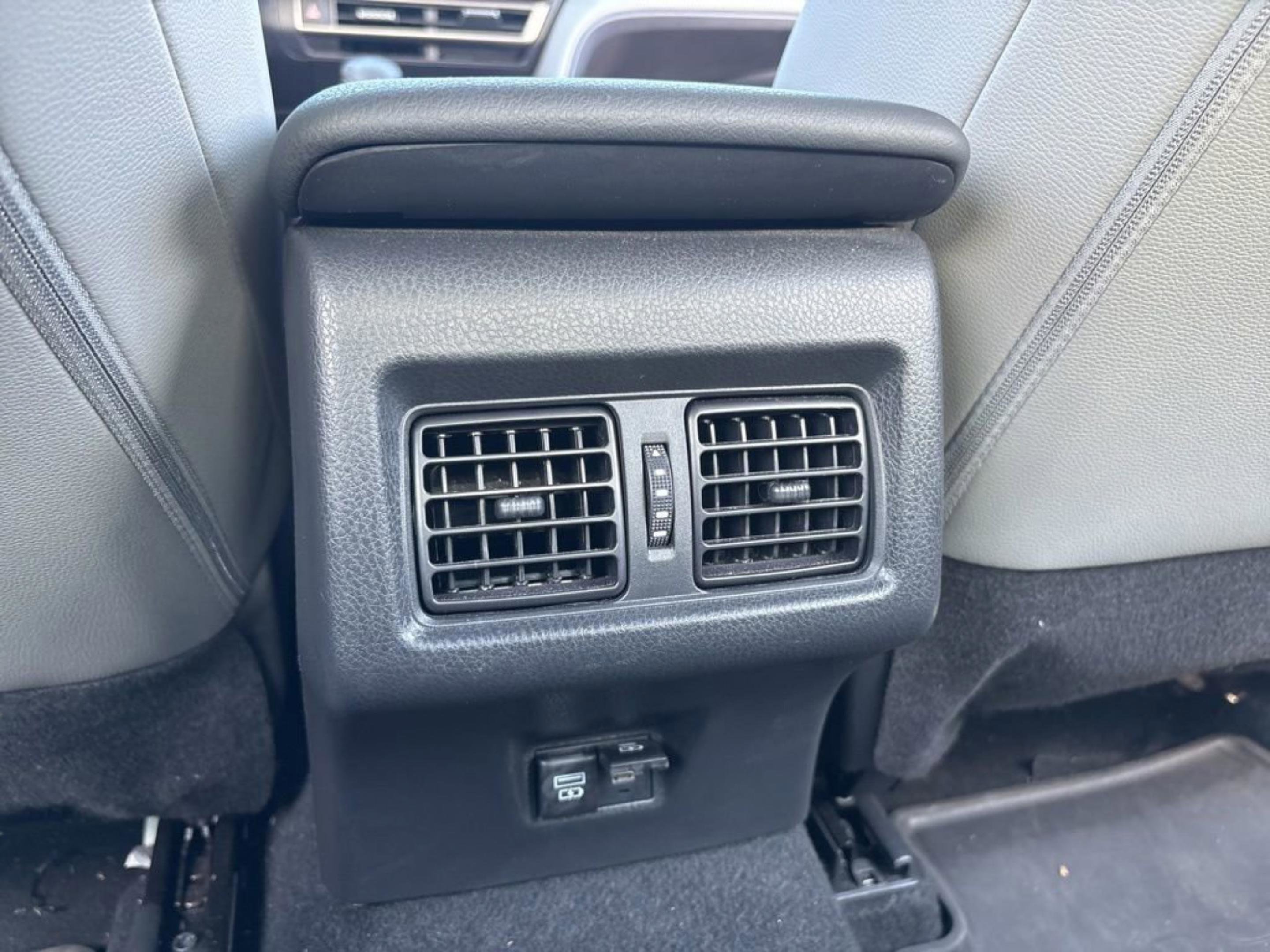 Used 2025 Toyota Camry SE image 17