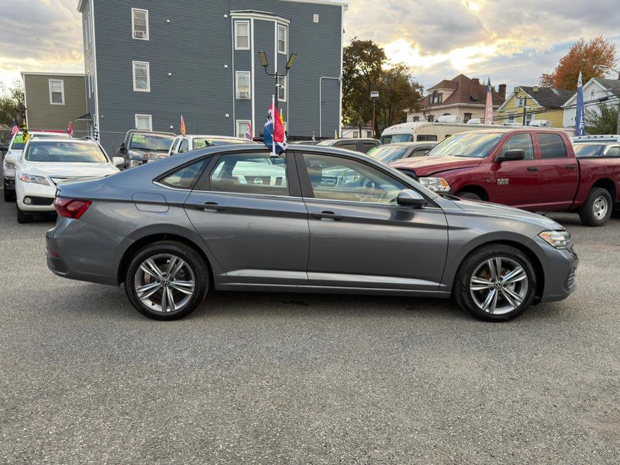 Used 2024 Volkswagen Jetta SE FWD image 8