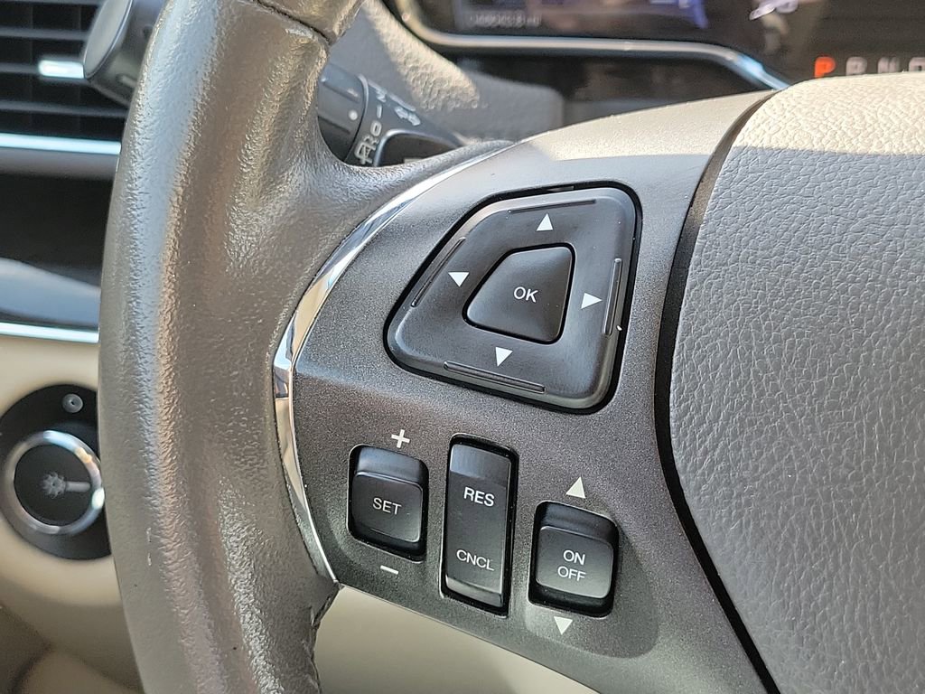 Used 2017 Lincoln MKT FWD image 25