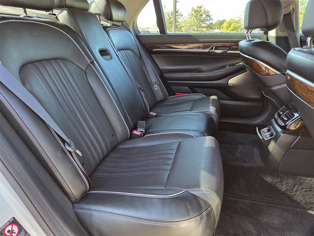 Used 2018 Genesis G90 3.3T Premium image 31