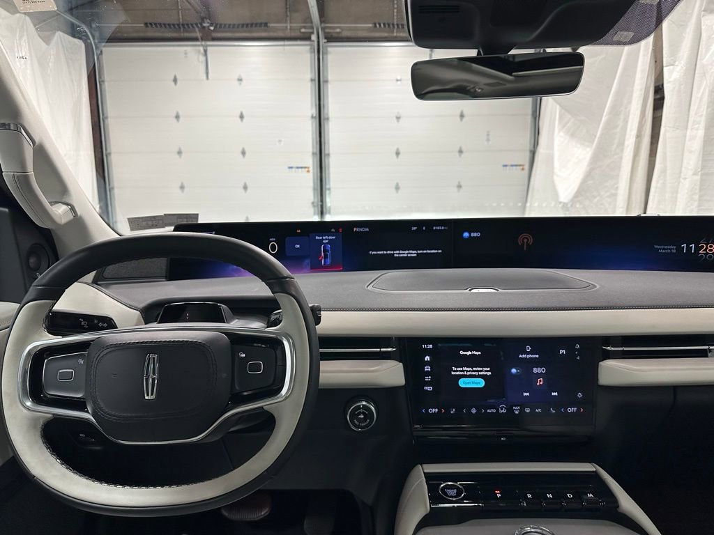 Used 2025 Lincoln Navigator Reserve image 16