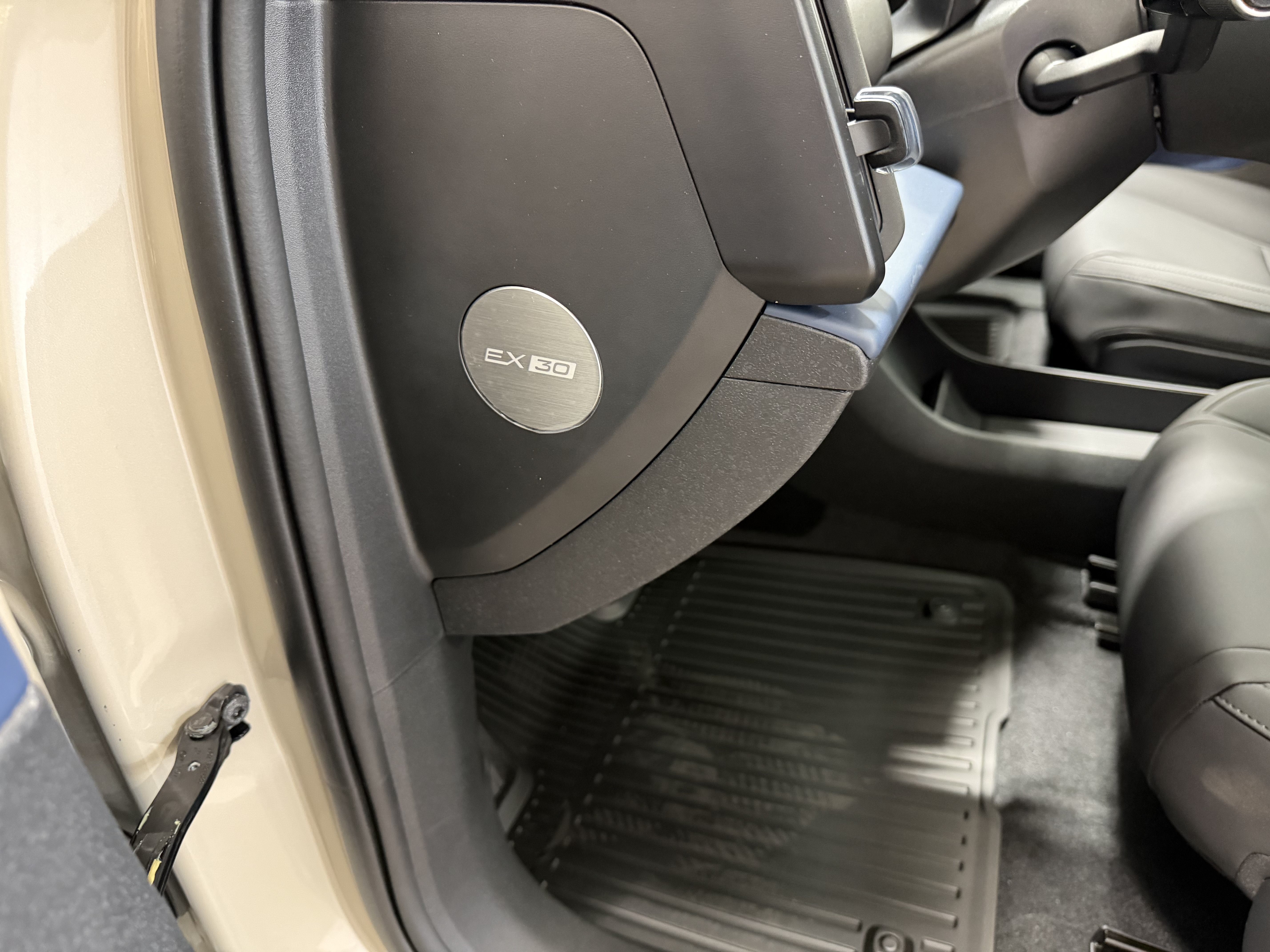 New 2026 Volvo EX30 Cross Country Ultra w/ Protection Package Premier AWD/4WD image 12