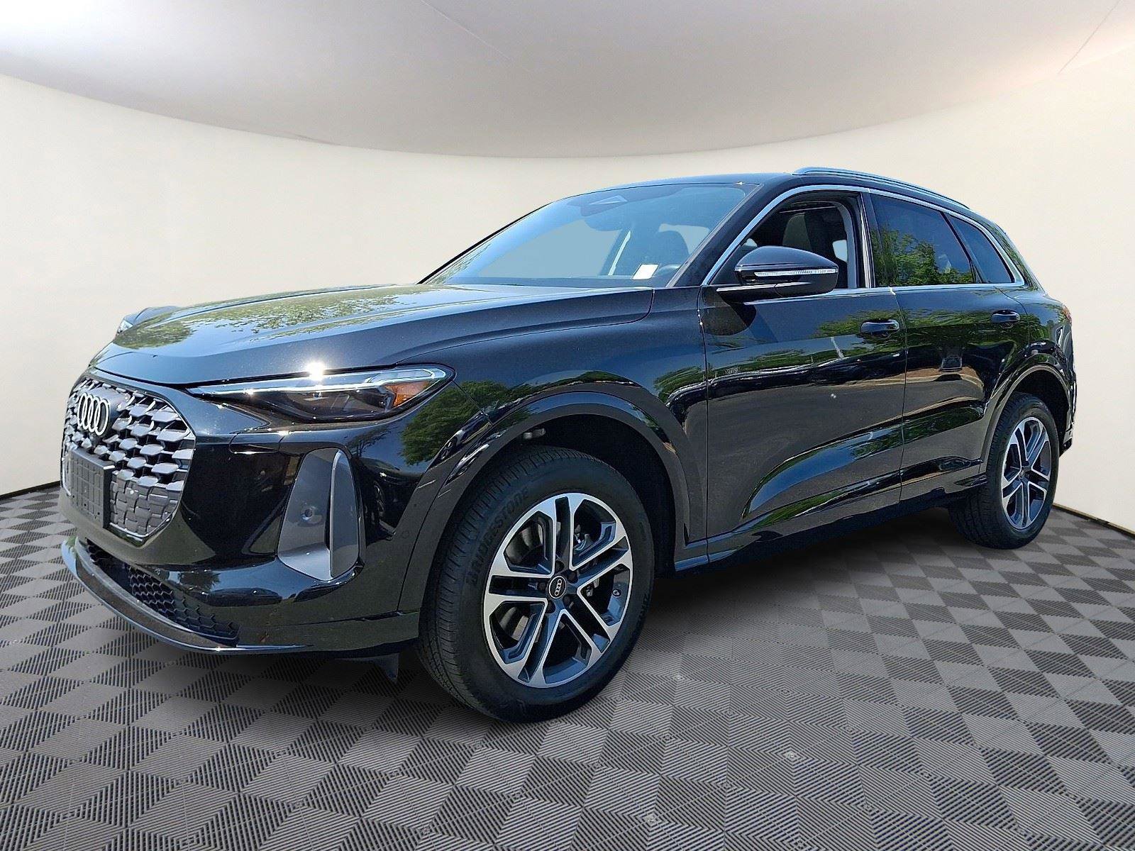 Certified 2025 Audi Q5 Premium w/ Premium Plus AWD/4WD image 3