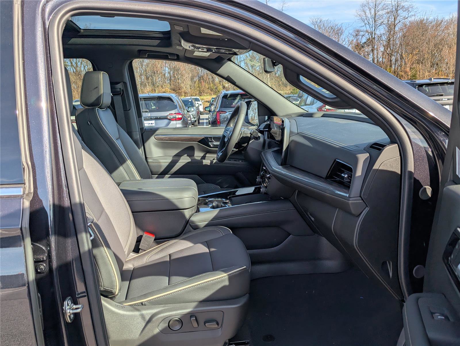 New 2026 Chevrolet Suburban Premier image 7