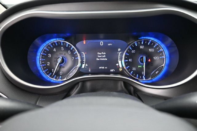 Used 2024 Chrysler Pacifica Touring-L FWD image 16