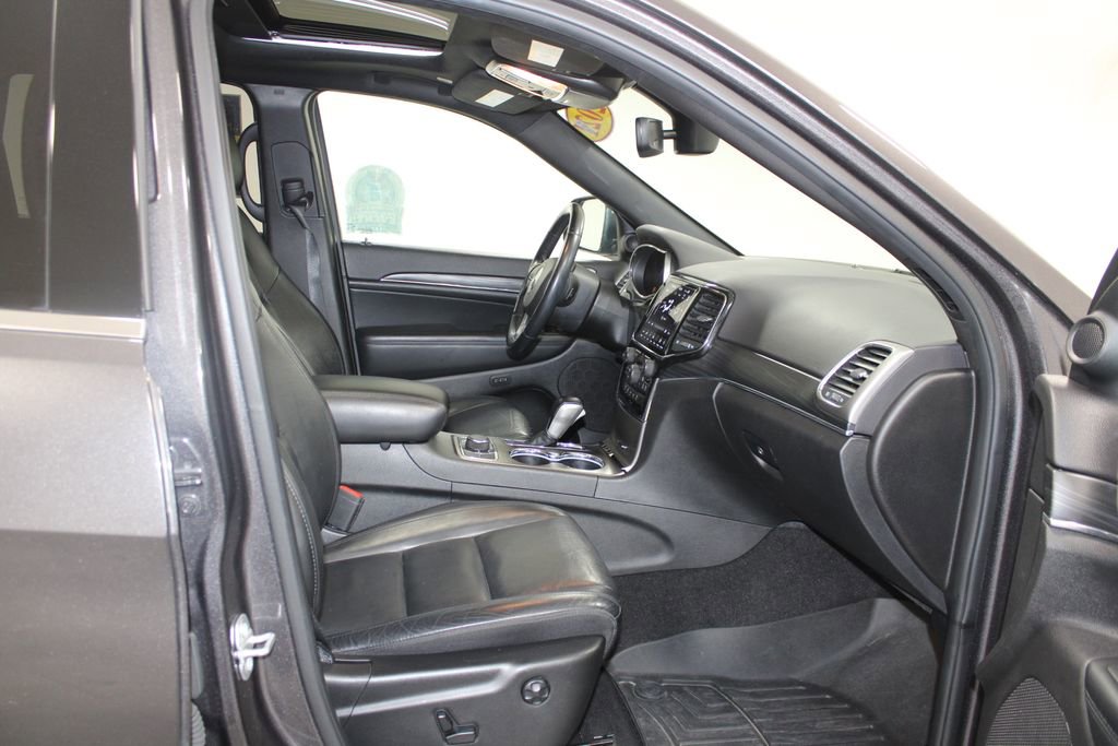 Used 2021 Jeep Grand Cherokee Limited w/ Trailer Tow Group IV image 30