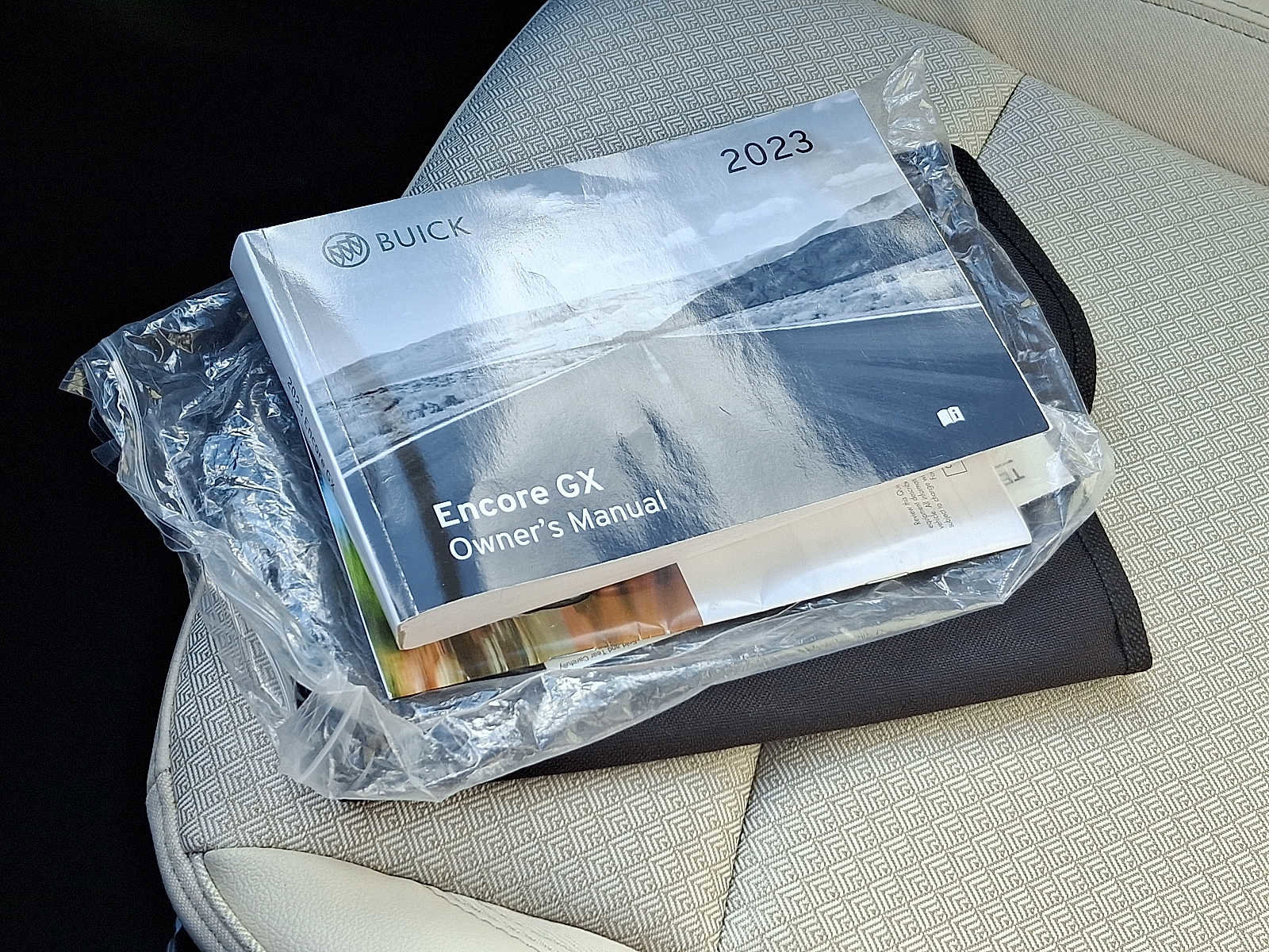 Used 2023 Buick Encore GX Select image 27