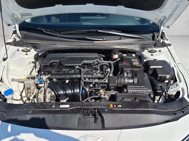 Used 2025 Hyundai Elantra SEL FWD image 21