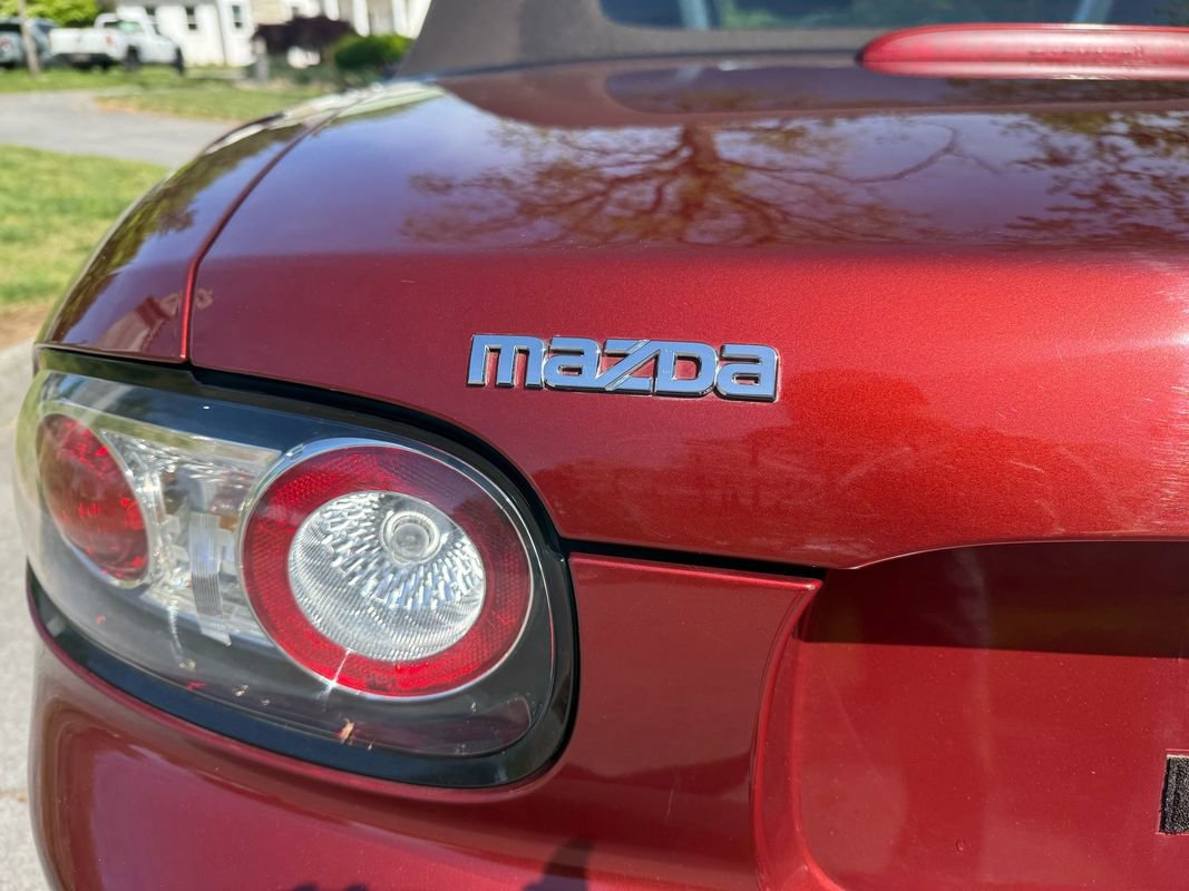 Used 2006 MAZDA MX-5 Miata Grand Touring w/ Premium Pkg RWD image 32