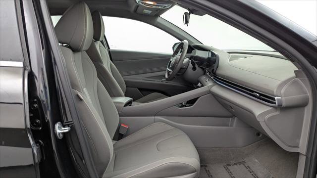 Used 2025 Hyundai Elantra SEL FWD image 21