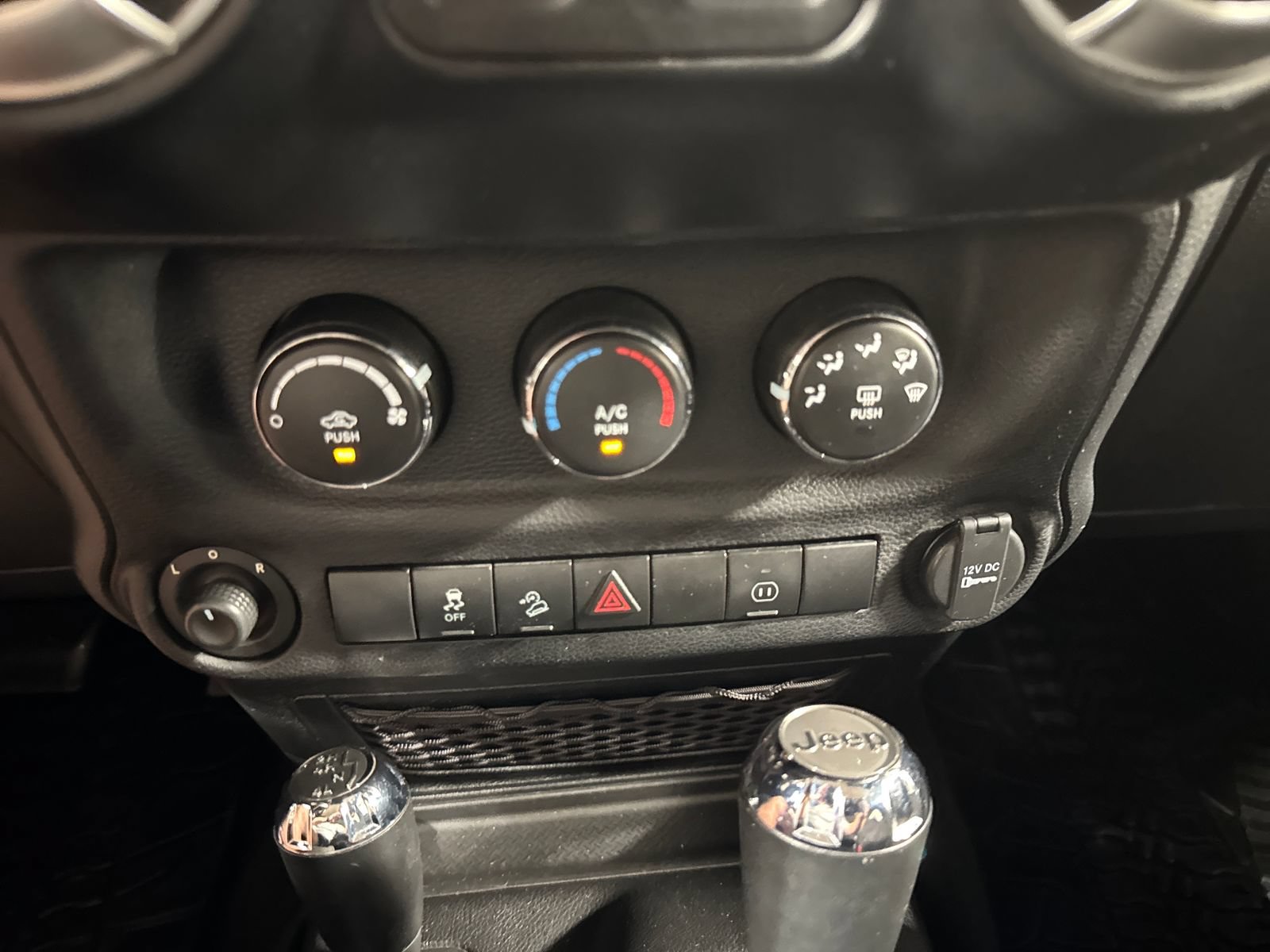 Used 2012 Jeep Wrangler Sahara w/ Connectivity Group AWD/4WD image 22