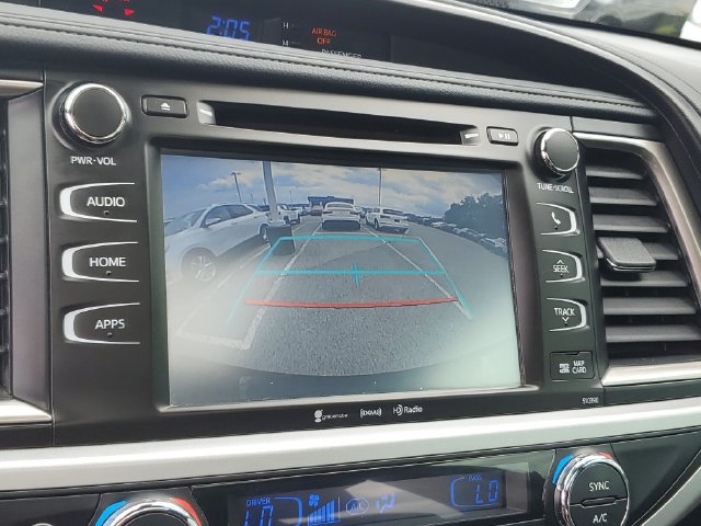 Used 2019 Toyota Highlander SE AWD/4WD image 18