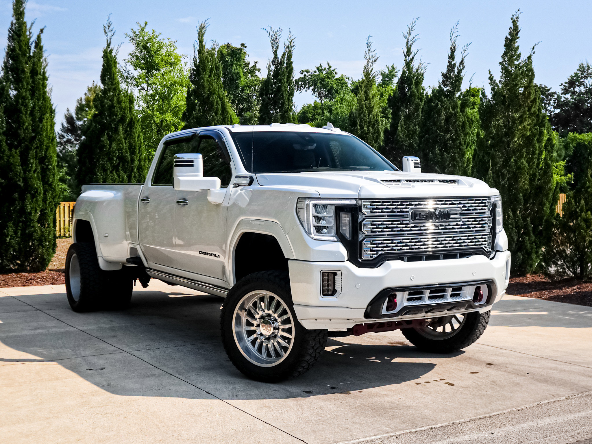 Used 2021 GMC Sierra 3500 Denali w/ Denali Ultimate Package AWD/4WD image 2