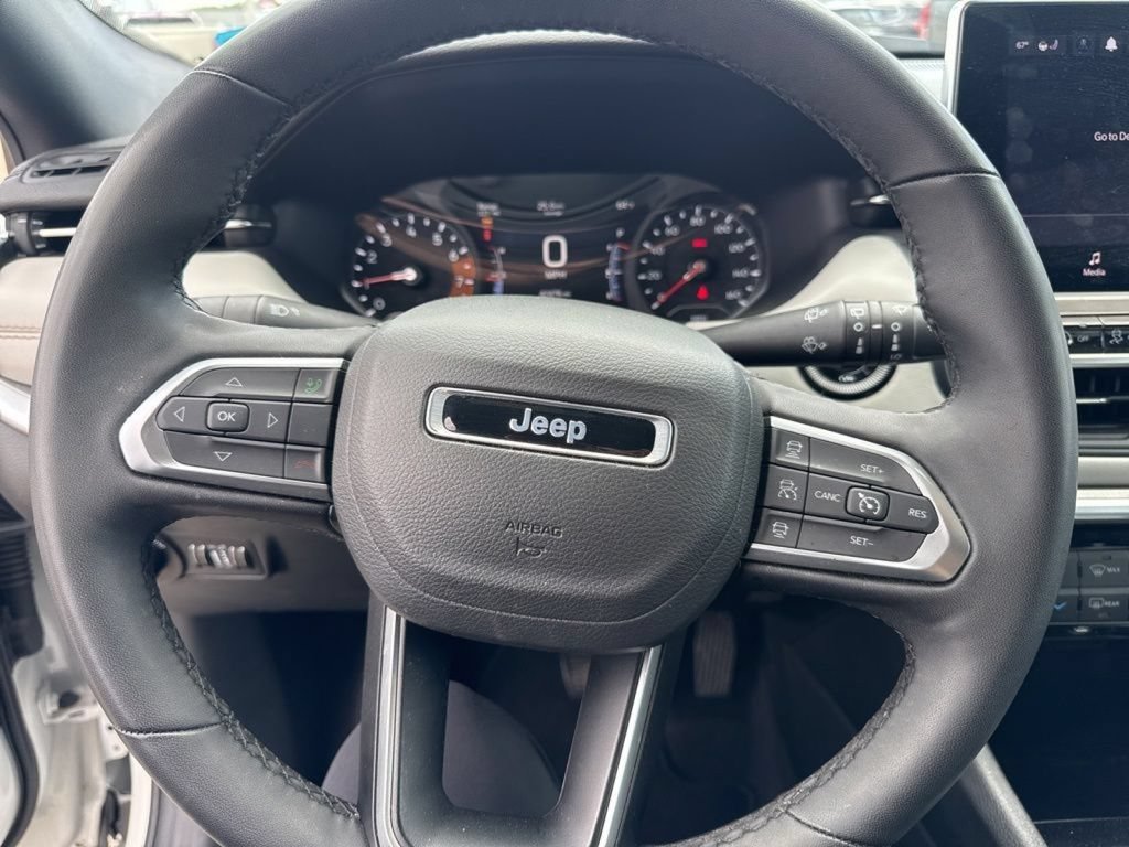 Used 2025 Jeep Compass Limited AWD/4WD image 32