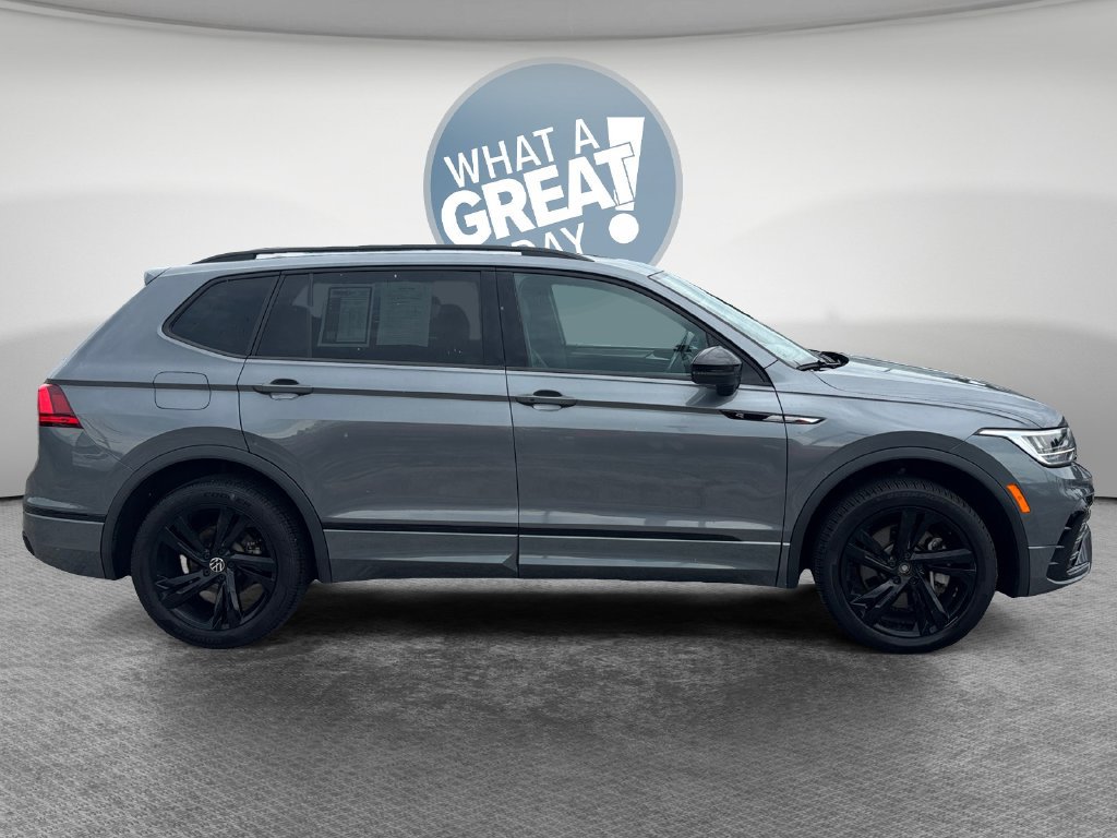Used 2024 Volkswagen Tiguan SE R-Line AWD/4WD image 2