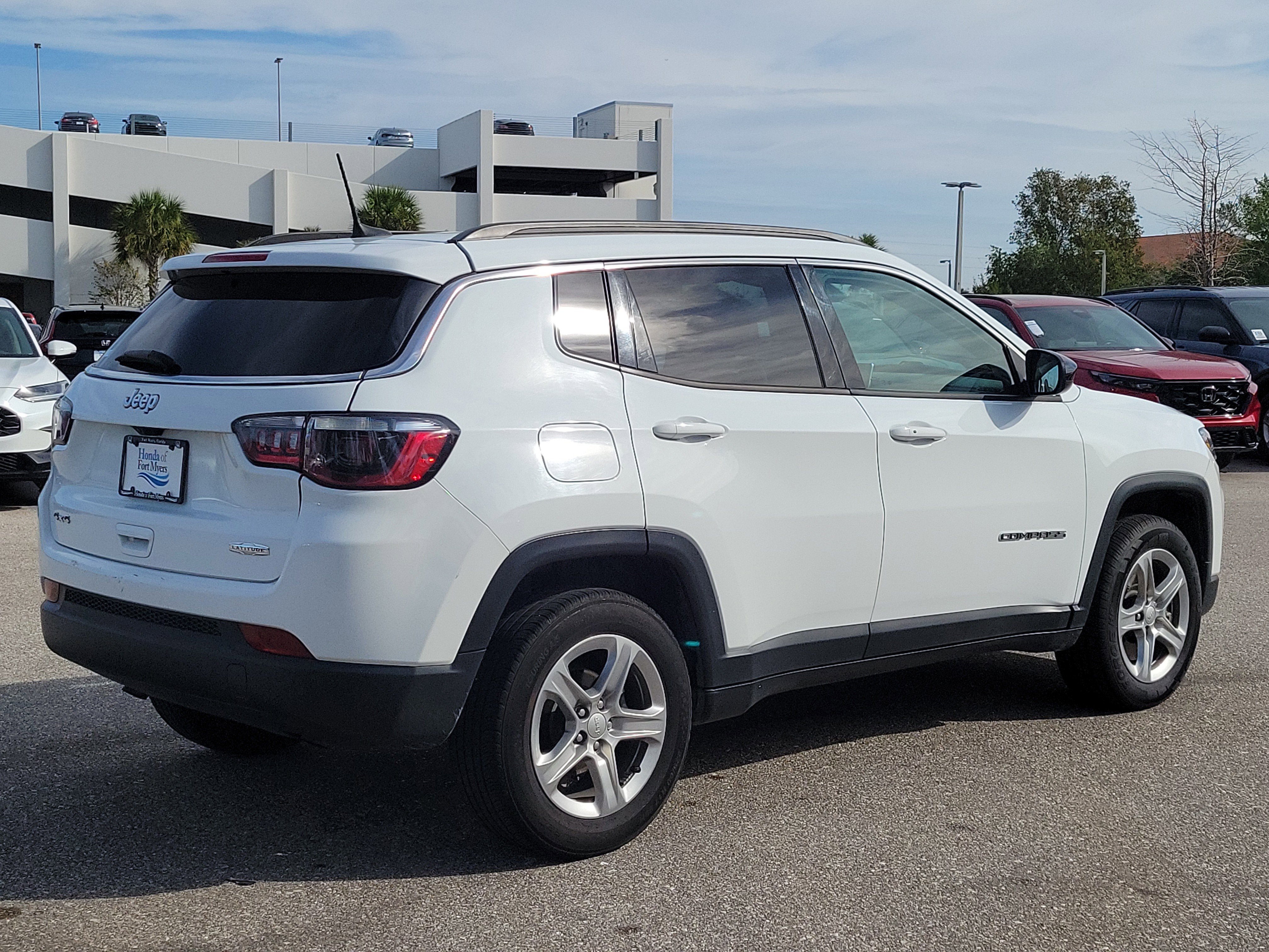 Used 2024 Jeep Compass Latitude image 6
