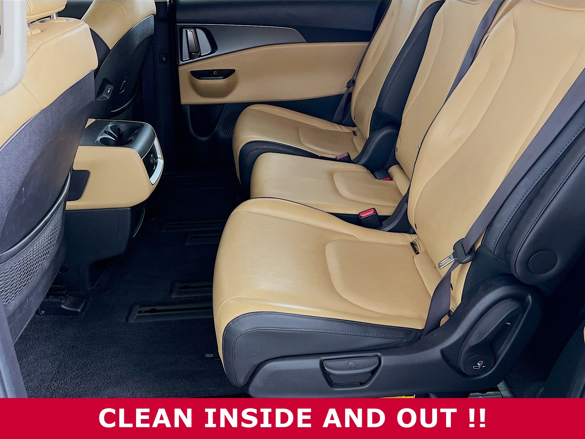 Used 2022 Kia Carnival LX image 5