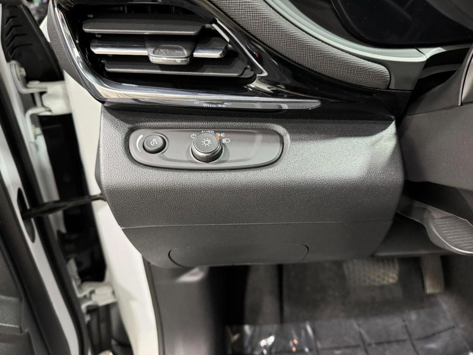 Used 2024 Buick Envista Sport Touring w/ Convenience I Package image 28