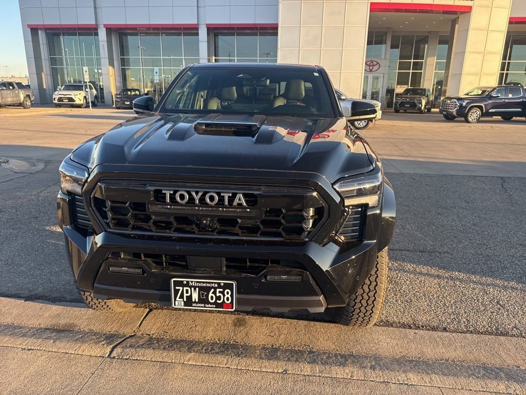 Used 2025 Toyota Tacoma TRD Pro AWD/4WD image 4