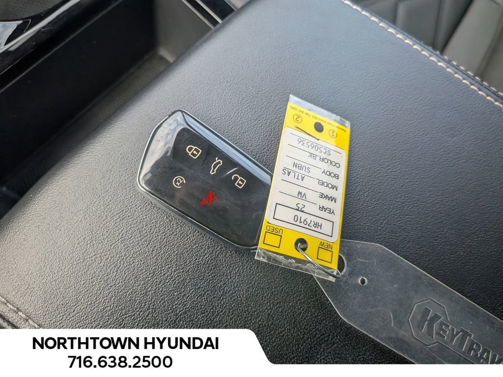 Used 2025 Volkswagen Atlas SE image 21