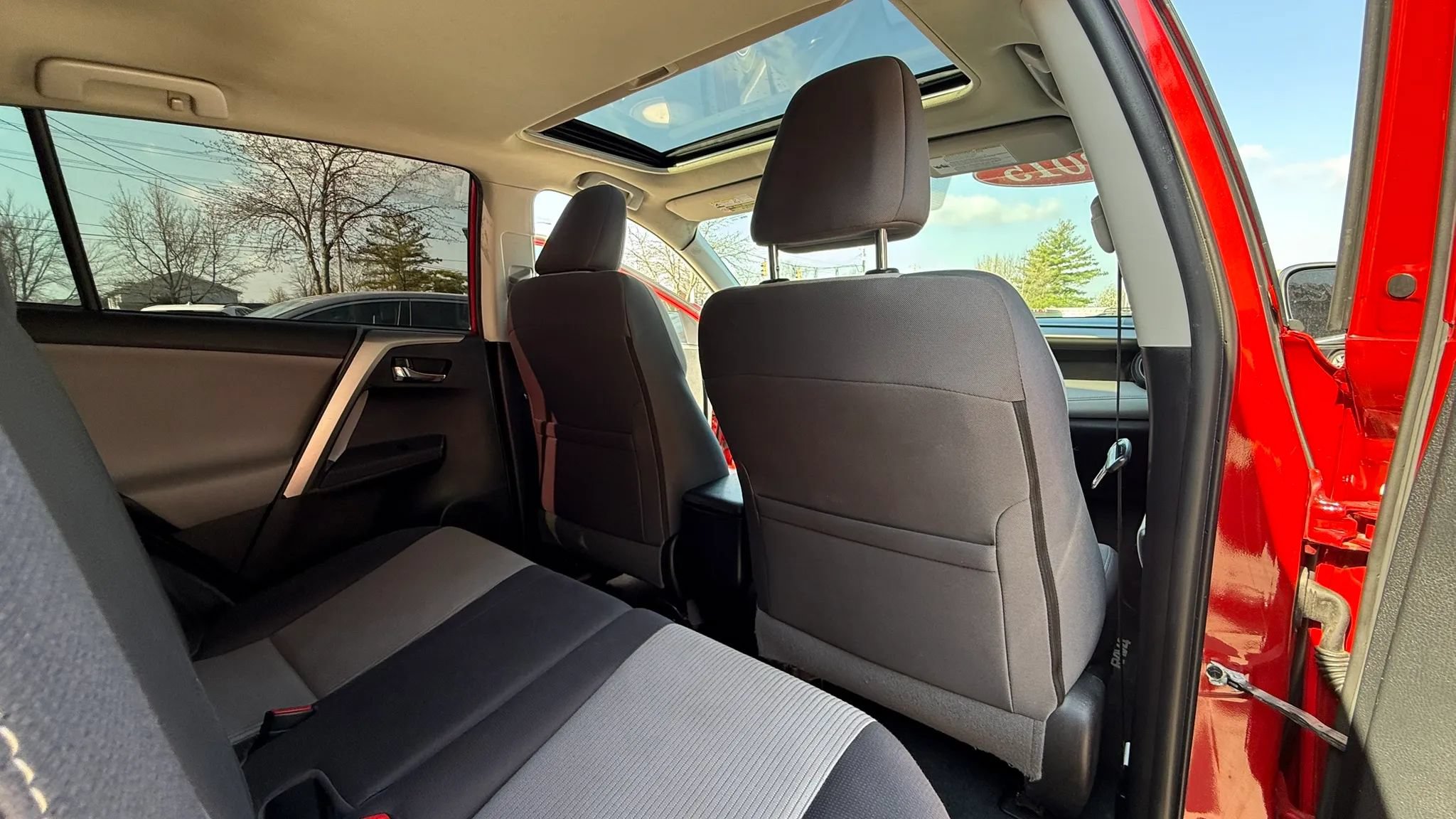 Used 2015 Toyota RAV4 XLE AWD/4WD image 9