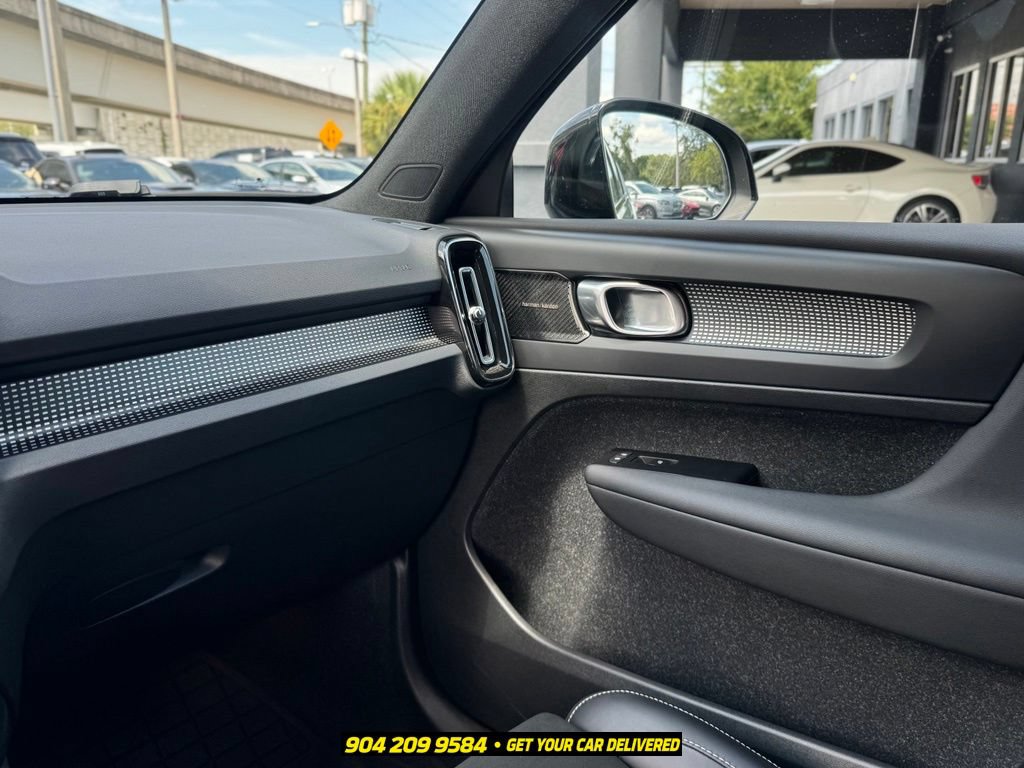 Used 2022 Volvo XC40 T5 R-Design w/ Climate Package AWD/4WD image 21