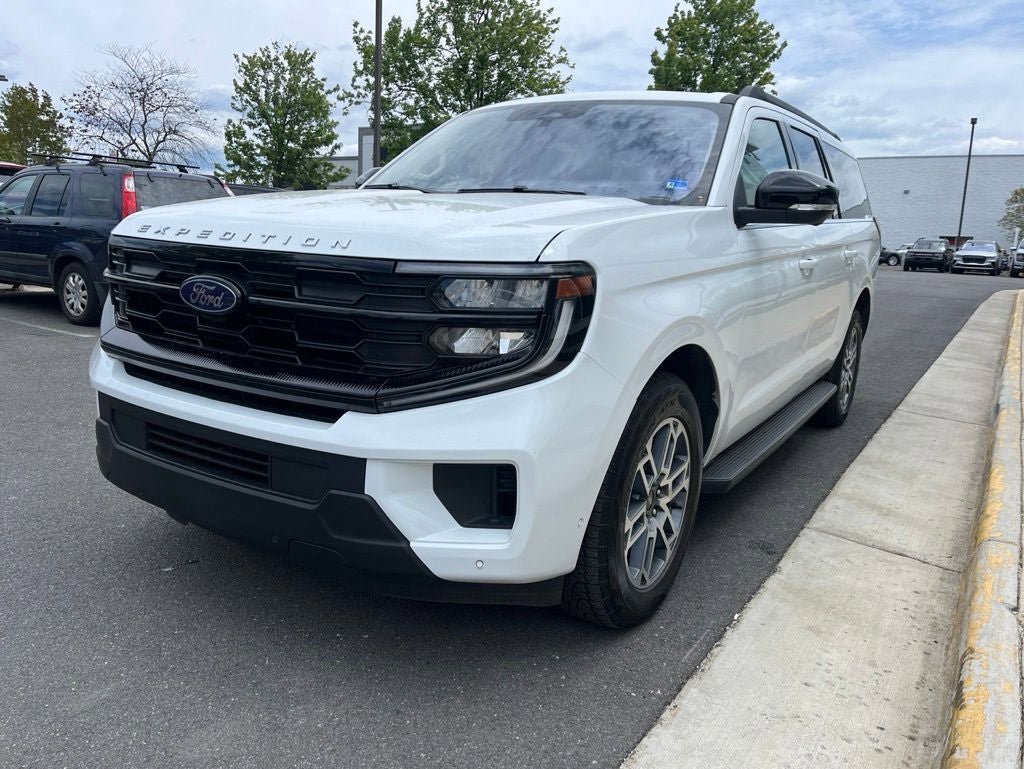 Certified 2025 Ford Expedition Max Active AWD/4WD image 3