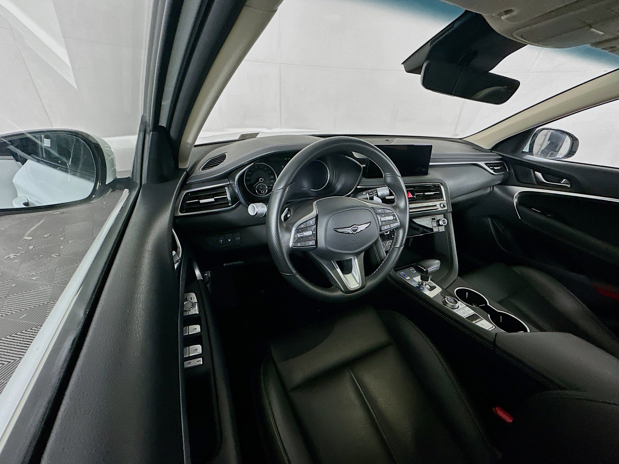 Used 2025 Genesis G70 2.5T RWD image 18