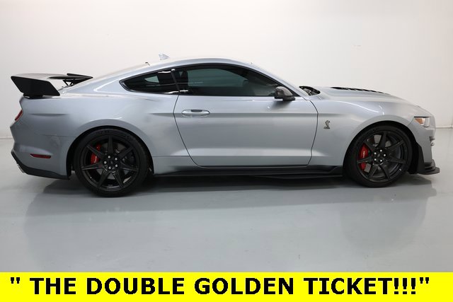 Used 2022 Ford Mustang Shelby GT500 w/ Carbon Fiber Track Pack image 3