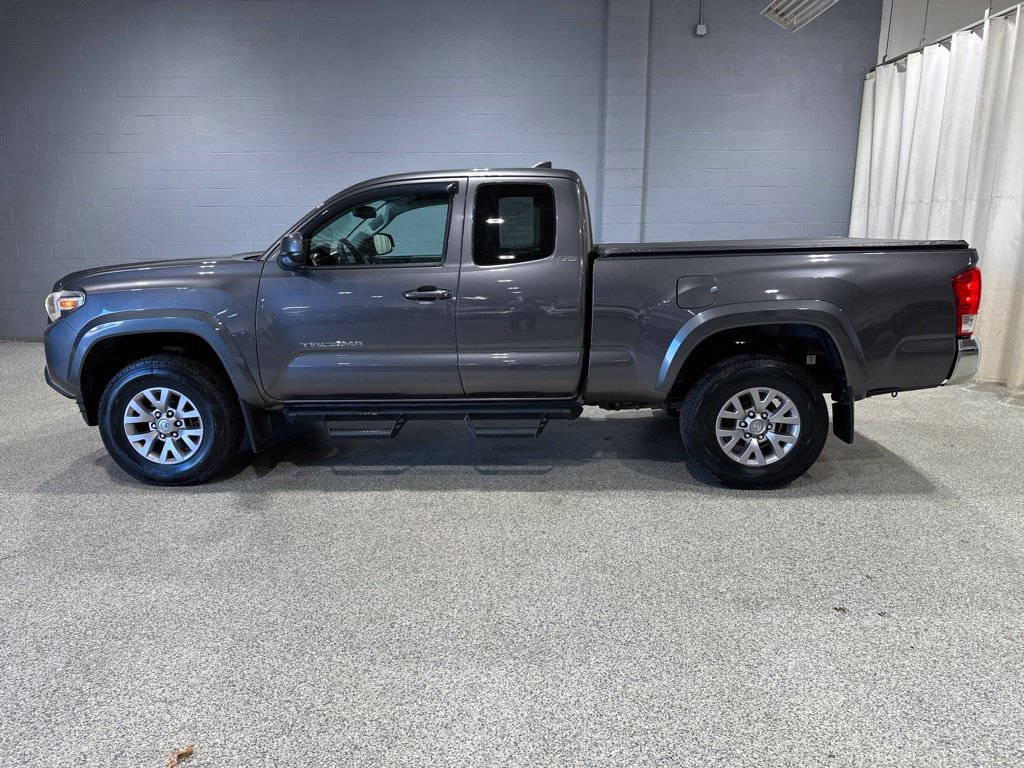 Used 2017 Toyota Tacoma SR5 w/ Tow Package AWD/4WD image 7