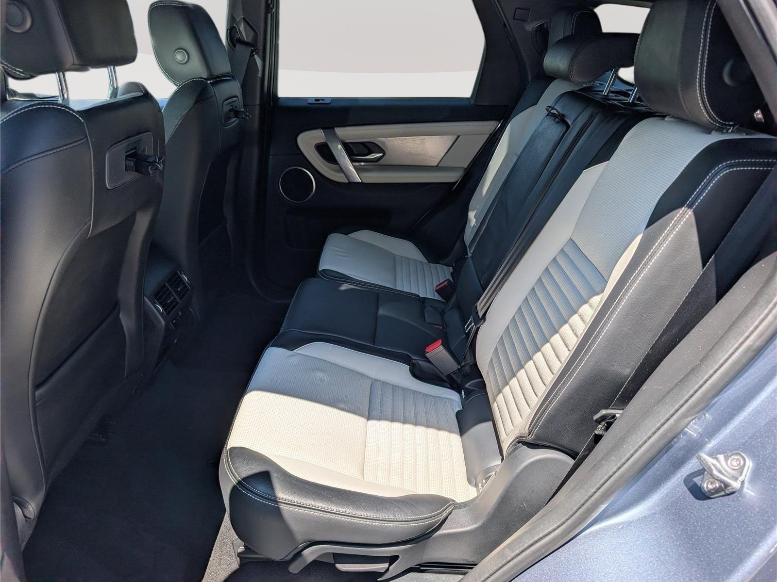 Used 2022 Land Rover Discovery Sport S R-Dynamic AWD/4WD image 14
