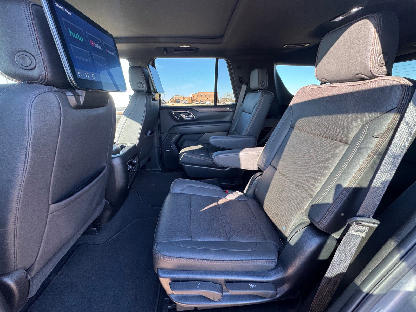 Used 2023 Chevrolet Tahoe High Country w/ Advanced Technology Package AWD/4WD image 12