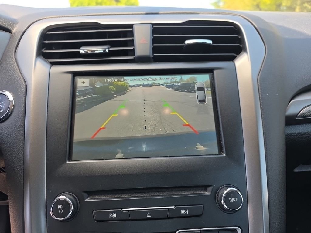 Used 2017 Ford Fusion SE w/ Fusion SE Technology Package FWD image 17