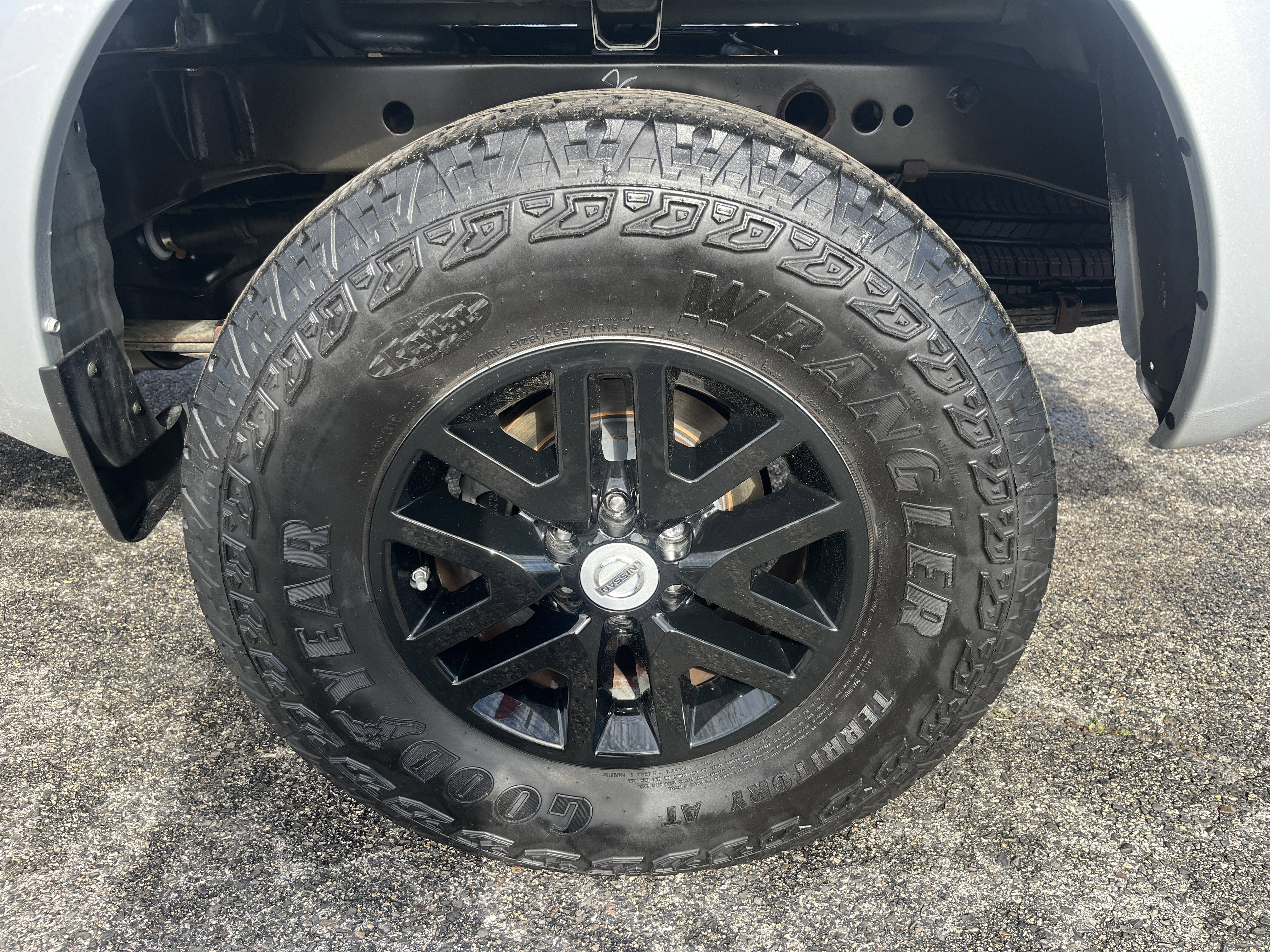 Used 2019 Nissan Frontier SV image 9