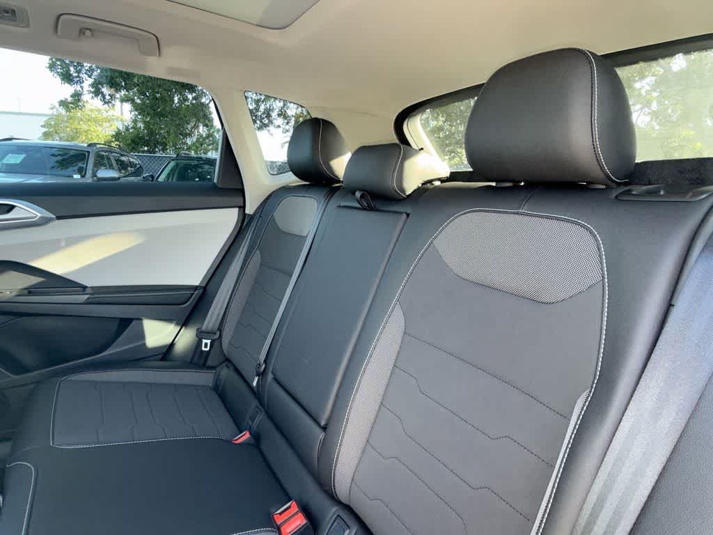 New 2026 Volkswagen Taos SE FWD image 22