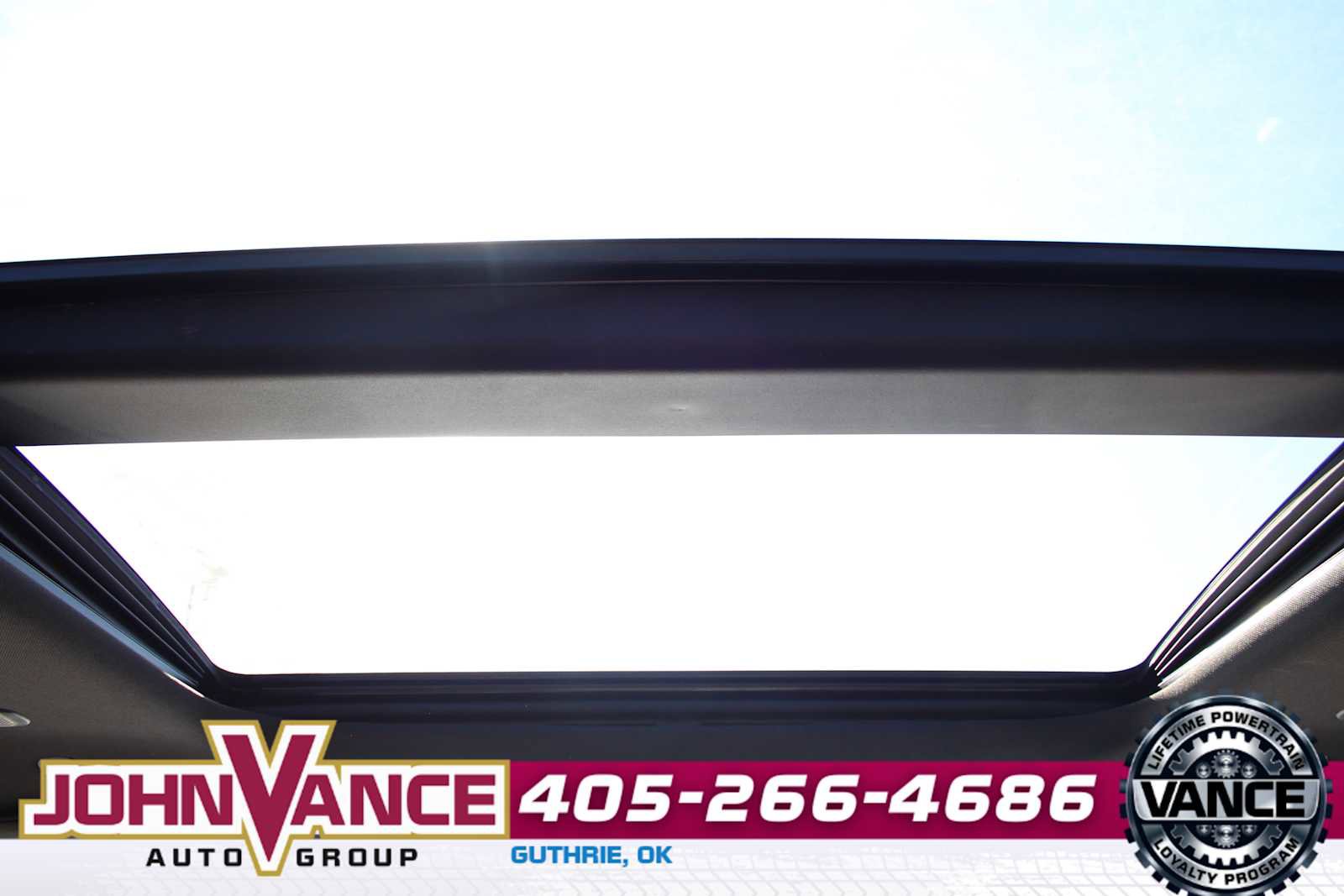 Used 2025 Chrysler Pacifica Limited FWD image 35