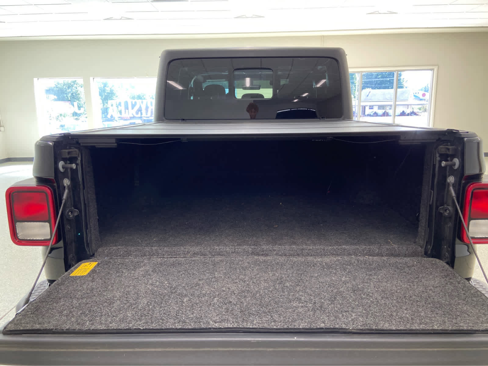 Used 2023 Jeep Gladiator Mojave w/ Cold Weather Group image 8