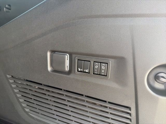 New 2026 Chevrolet Suburban Premier AWD/4WD image 39