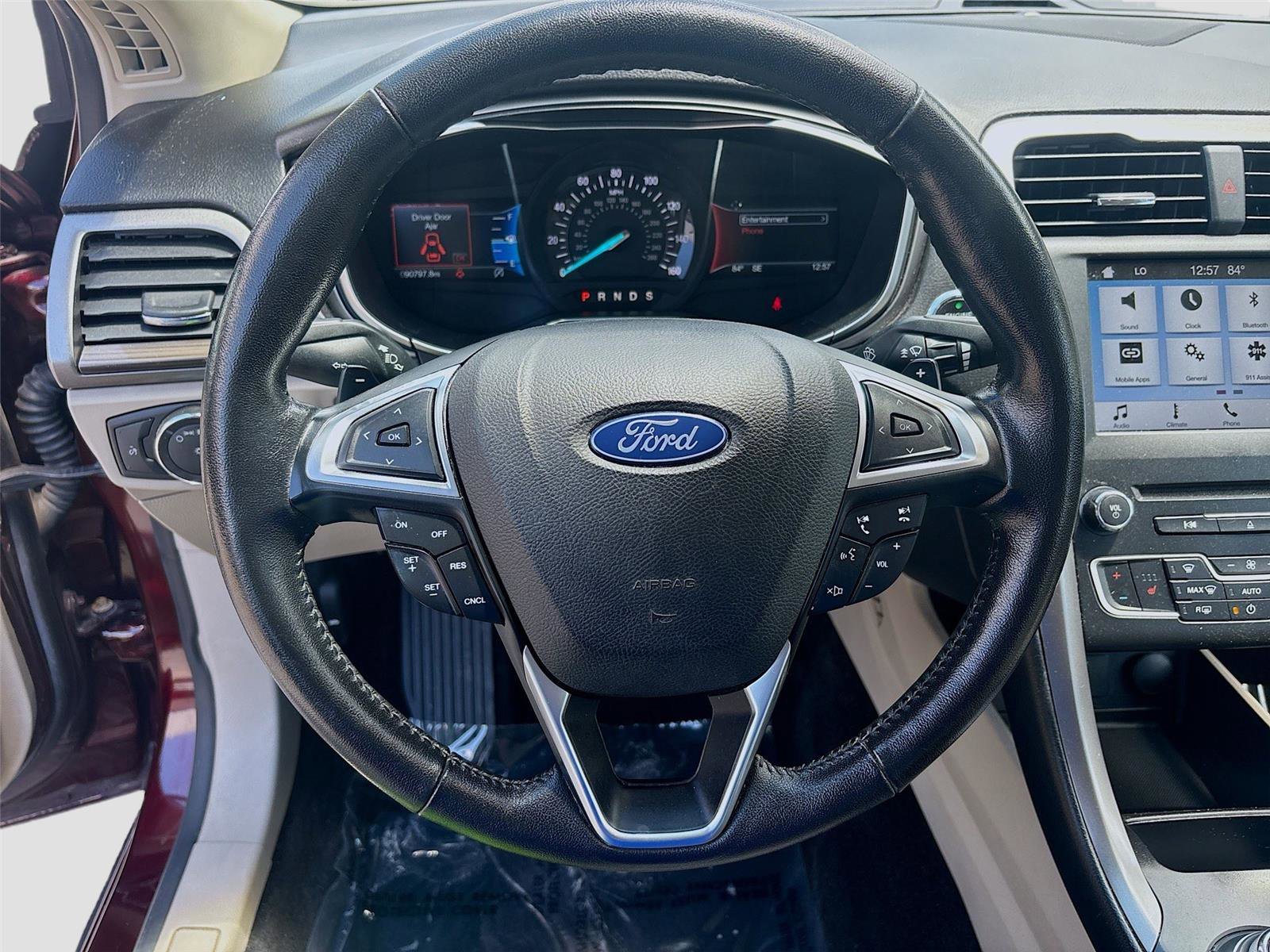 Used 2018 Ford Fusion SE w/ Fusion SE Technology Package FWD image 18