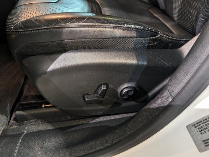 Used 2017 Jeep Cherokee Overland w/ Technology Group image 22